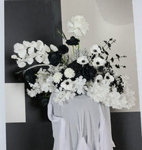 Load image into Gallery viewer, Black &amp; white package - 2 x Black arch, 2 x flowers &amp; 2 x plinths - HIRE ONLY
