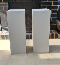 Load image into Gallery viewer, Plinth Acrylic white (25 x 25) - 70cm - HIRE ONLY
