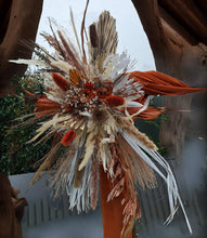 Load image into Gallery viewer, Rustic everlasting flowers &amp; wooden arbour – Option 2 - HIRE ONLY
