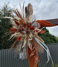 Load image into Gallery viewer, Rustic everlasting flowers &amp; wooden arbour – Option 2 - HIRE ONLY
