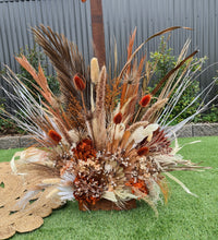 Load image into Gallery viewer, Rustic everlasting flowers &amp; wooden arbour – Option 2 - HIRE ONLY
