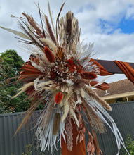 Load image into Gallery viewer, Rustic everlasting flowers &amp; wooden arbour – Option 2 - HIRE ONLY
