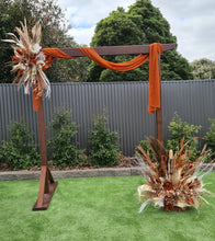 Load image into Gallery viewer, Rustic everlasting flowers &amp; wooden arbour – Option 2 - HIRE ONLY
