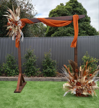 Load image into Gallery viewer, Rustic everlasting flowers &amp; wooden arbour – Option 2 - HIRE ONLY
