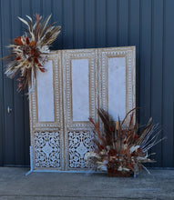 Load image into Gallery viewer, Rustic everlasting flowers &amp; Boho backdrop – Option 4 - HIRE ONLY
