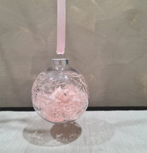 Load image into Gallery viewer, Set of 4 Preserved Flowers Christmas baubles in Blush Pink
