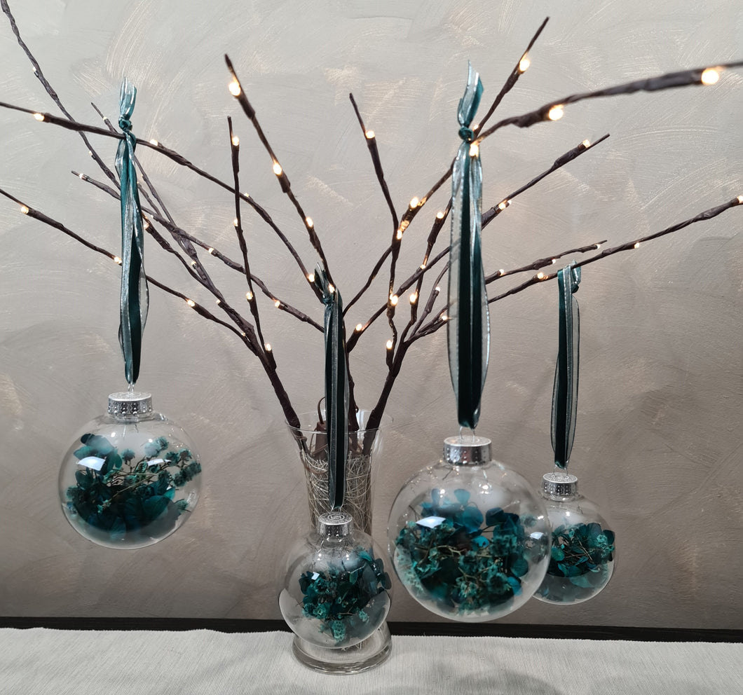 Set of 4 Preserved Flowers Christmas baubles in Emerald Green