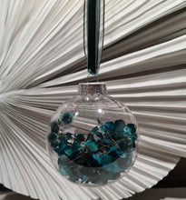 Load image into Gallery viewer, Set of 4 Preserved Flowers Christmas baubles in Emerald Green
