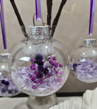 Load image into Gallery viewer, Set of 4 Preserved Flowers Christmas baubles in Purple
