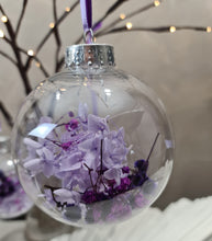 Load image into Gallery viewer, Set of 4 Preserved Flowers Christmas baubles in Purple
