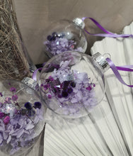 Load image into Gallery viewer, Set of 4 Preserved Flowers Christmas baubles in Purple
