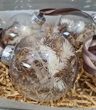 Load image into Gallery viewer, Set of 4 Preserved Flowers Christmas baubles in earth colours
