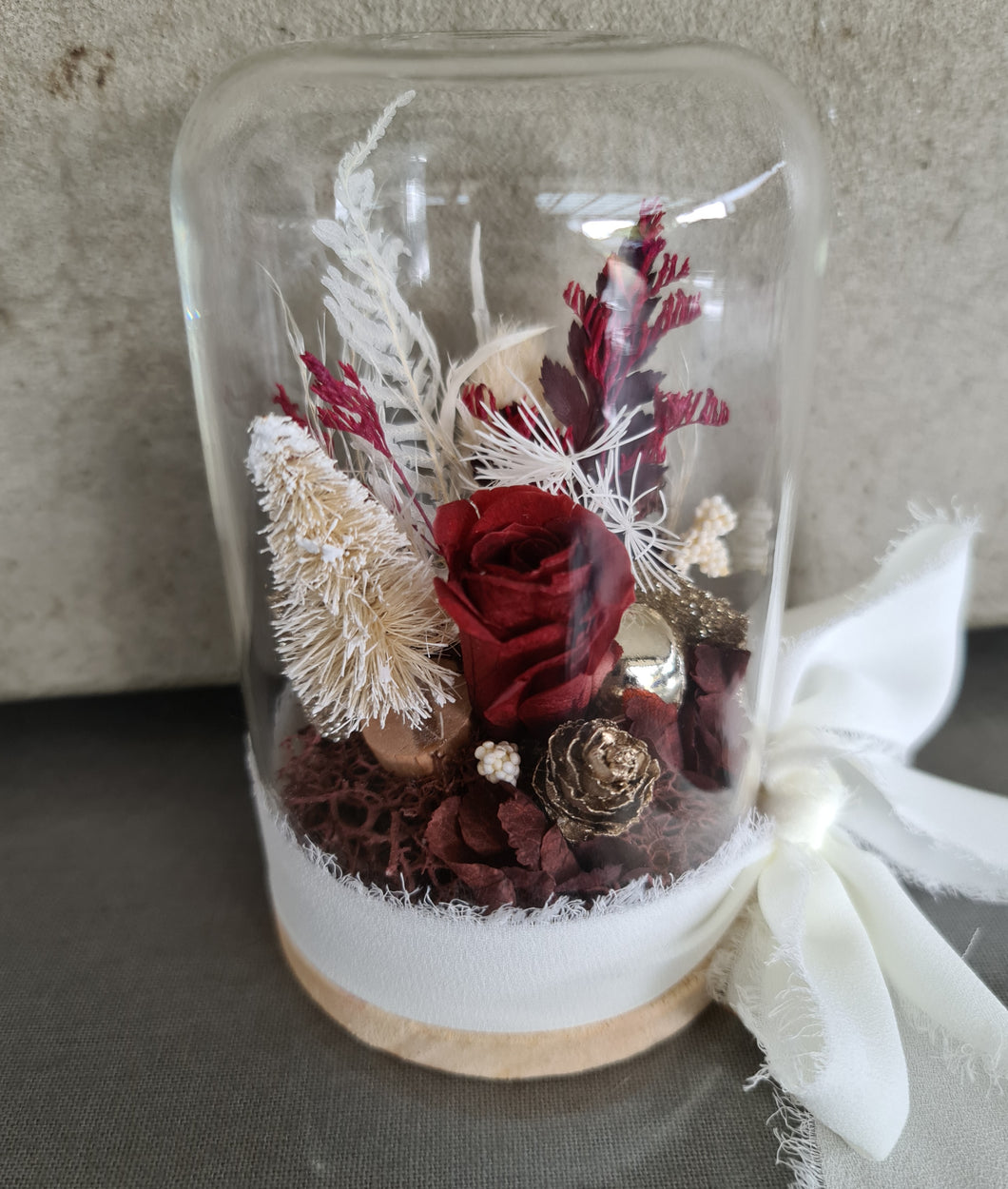 Preserved flowers Mini Christmas glass dome – Mini rose