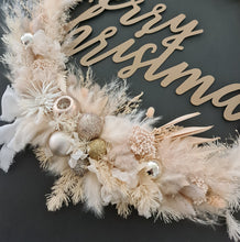 Load image into Gallery viewer, Boho elegant Everlasting flowers Christmas Wreath
