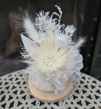 Load image into Gallery viewer, Mini Preserved flowers Xmas dome with glitter bauble - Off white
