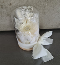Load image into Gallery viewer, Mini Preserved flowers Xmas dome with glitter bauble - Off white

