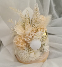 Load image into Gallery viewer, Mini Preserved flowers Xmas dome with glitter bauble - Neutral
