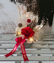 Load image into Gallery viewer, Preserved red rose with lights - MOT01
