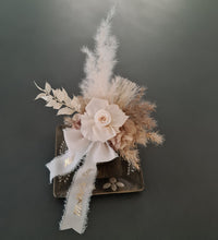 Load image into Gallery viewer, Mini Neutral preserved rose - MOT02
