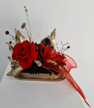 Load image into Gallery viewer, Preserved red rose with champagne gold and lights - MOT13
