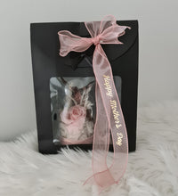 Load image into Gallery viewer, Medium dome w blush rose flowers, gift box &amp; ribbon w lights - MOT18

