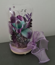 Load image into Gallery viewer, Medium dome w Singapore orchid , gift box &amp; ribbon w lights - MOT19
