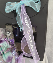 Load image into Gallery viewer, Medium dome w Singapore orchid , gift box &amp; ribbon w lights - MOT19
