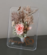Load image into Gallery viewer, Clear frame vase with preserved flowers - MOT21
