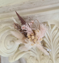 Load image into Gallery viewer, X - Wedding buttonholes in blush
