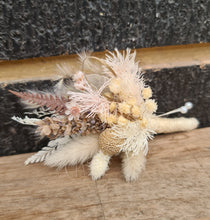 Load image into Gallery viewer, X - Wedding buttonholes in blush
