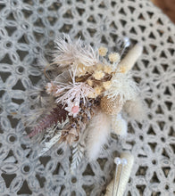 Load image into Gallery viewer, X - Wedding buttonholes in blush
