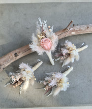 Load image into Gallery viewer, X - Wedding buttonholes in blush
