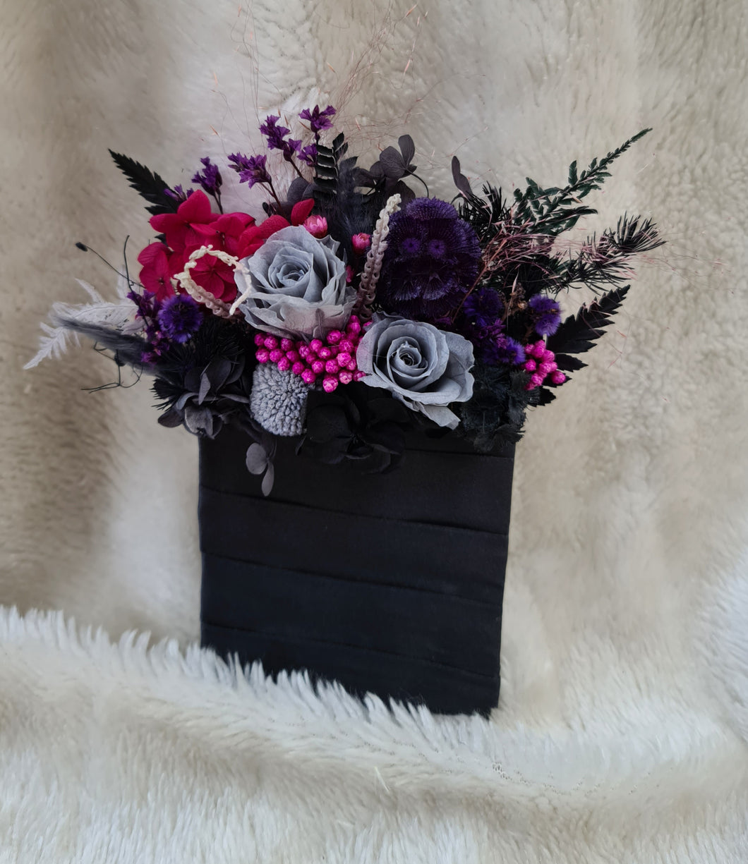 Preserved pocket flowers in dark tones