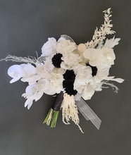 Load image into Gallery viewer, Everlasting bridal bouquet in black &amp; white
