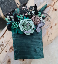 Load image into Gallery viewer, Emerald Pocket flowers for groom and groomsmen
