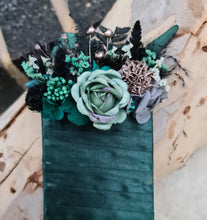 Load image into Gallery viewer, Emerald Pocket flowers for groom and groomsmen
