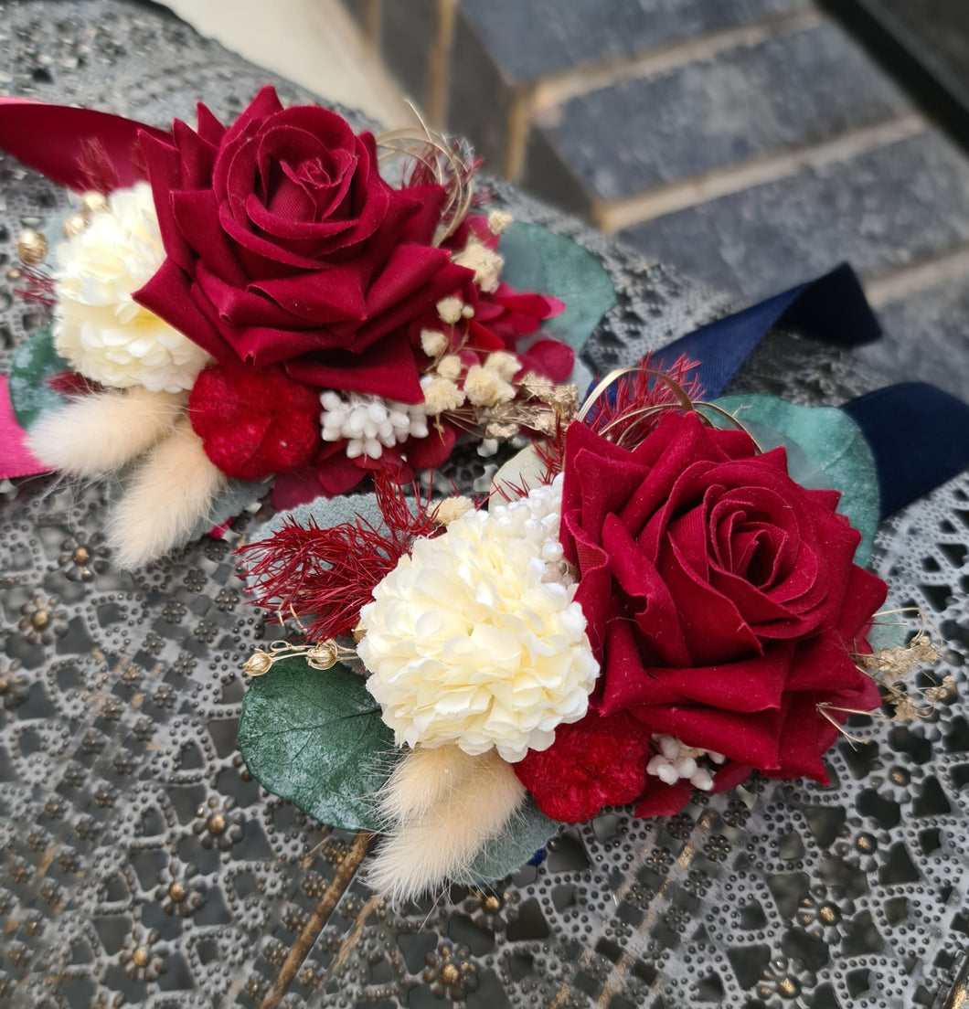 Mother's corsages in wine red colour