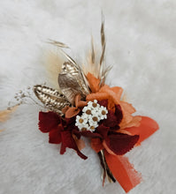 Load image into Gallery viewer, Rustic buttonholes - preserved and dry flowers
