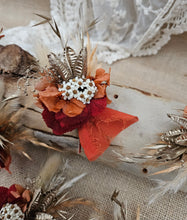 Load image into Gallery viewer, Rustic buttonholes - preserved and dry flowers
