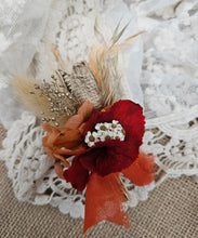 Load image into Gallery viewer, Rustic buttonholes - preserved and dry flowers
