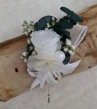 Load image into Gallery viewer, Preserved lapels pin-on corsages
