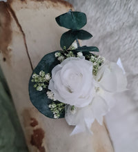 Load image into Gallery viewer, Green &amp; white preserved buttonholes w mini preserved roses
