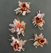 Load image into Gallery viewer, Everlasting flowers rustic buttonholes
