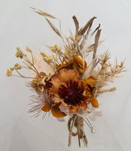 Load image into Gallery viewer, Everlasting flowers rustic buttonholes
