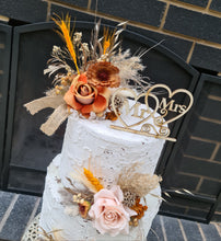 Load image into Gallery viewer, 3 x cake flowers for wedding cake - rustic style
