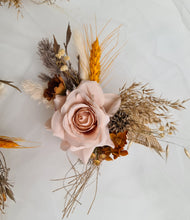 Load image into Gallery viewer, 3 x cake flowers for wedding cake - rustic style
