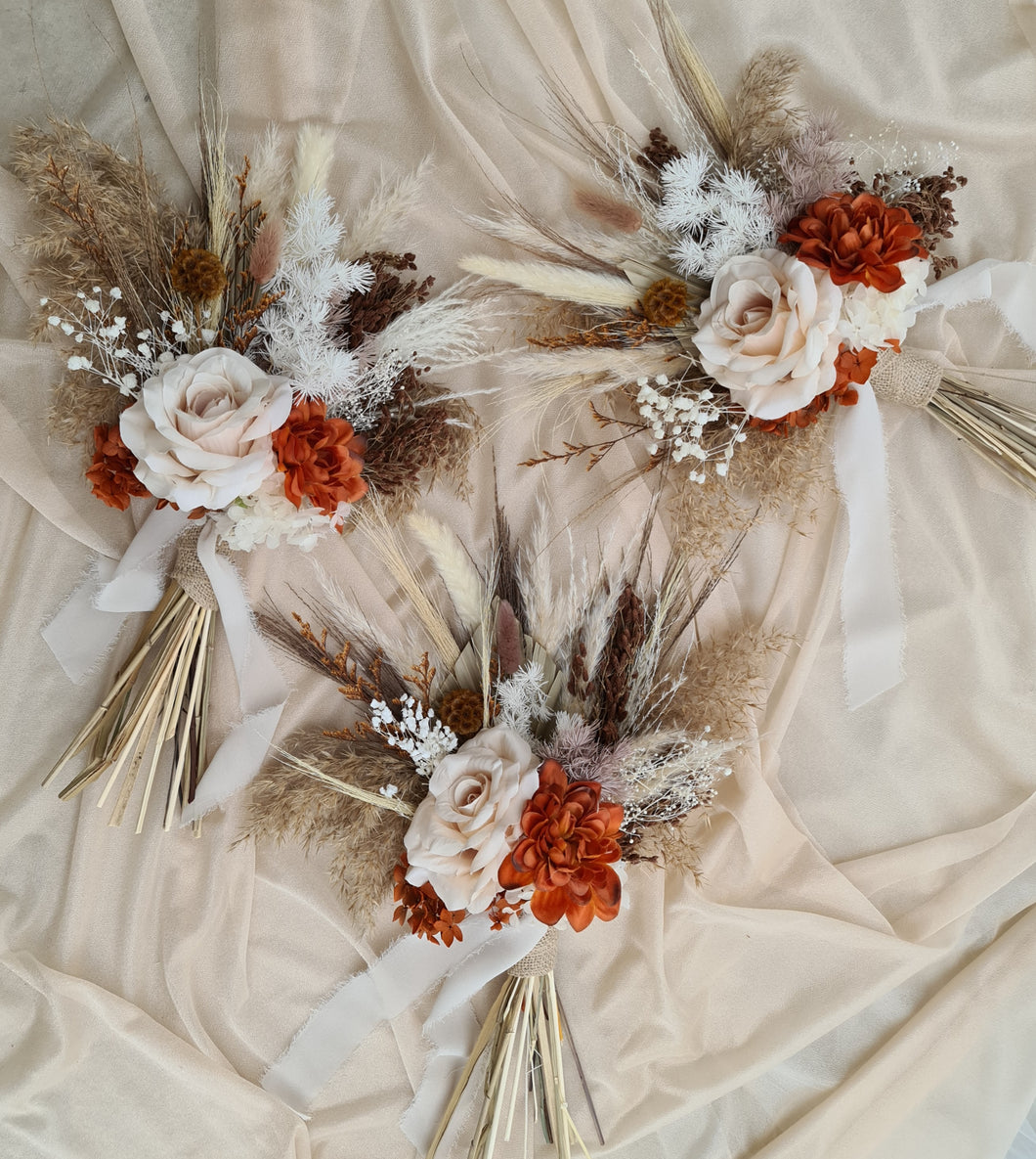Boho rustic bridesmaids bouquets