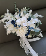 Load image into Gallery viewer, Winter style bridal bouquet &amp; buttonhole
