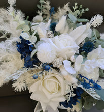 Load image into Gallery viewer, Winter style bridal bouquet &amp; buttonhole
