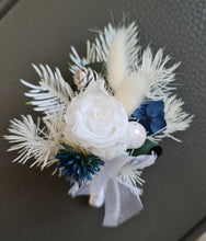 Load image into Gallery viewer, Winter style bridal bouquet &amp; buttonhole
